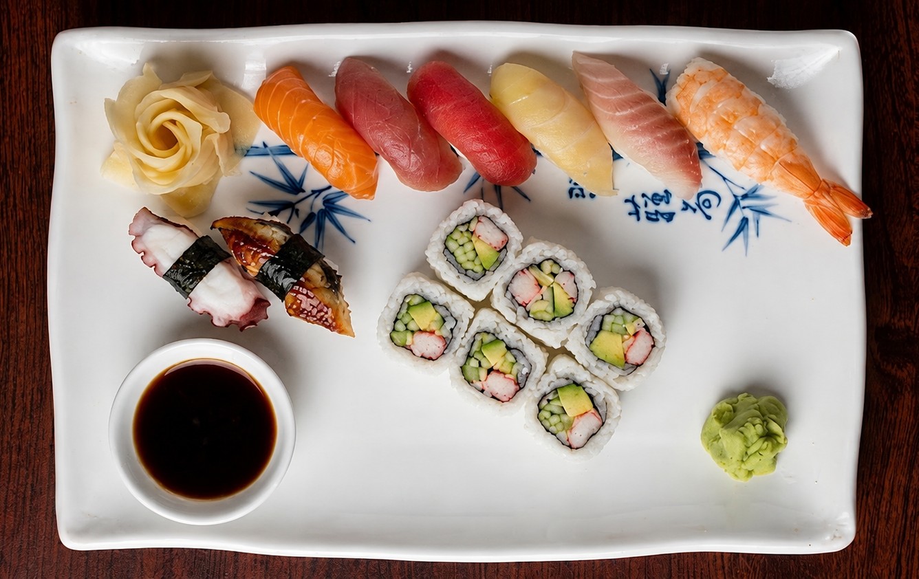 Sushi entree platter
